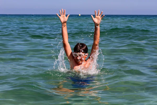 Boy on the sea — Stock Photo, Image