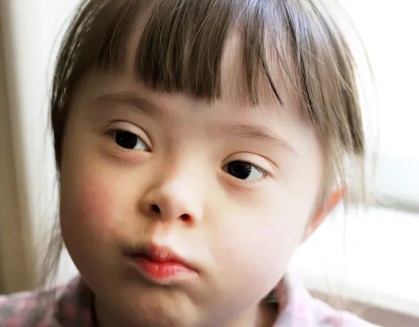 Portrait of beautiful young girl — Stock Photo, Image