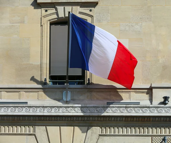 French Flag at Facade of Historic Building in Paris — Stock Photo, Image