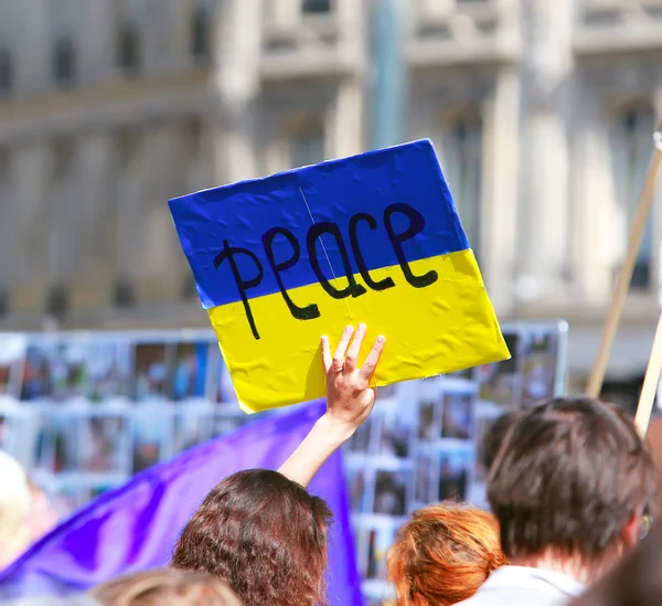 Firma de paz en la bandera de Ucrania — Foto de Stock