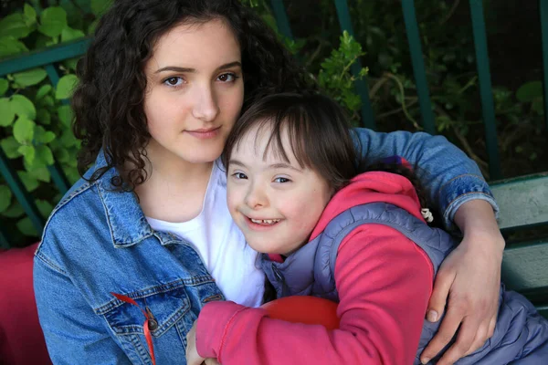 Momenti Felici Famiglia Nel Parco — Foto Stock