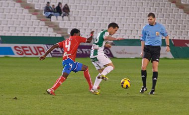 Cordoba, İspanya - Ocak 13: joseluw(18) eylem sırasında maç lig cordoba(w) vs numancia (r)(1-0) üzerinde 13 Ocak 2013 baş melek cordoba İspanya Belediye Stadyumu