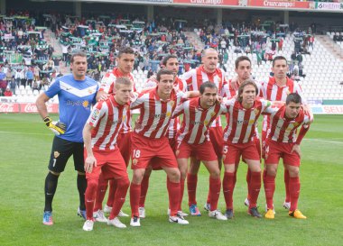 Cordoba, İspanya - Mart 17:players ilk hizalama sırasında maç lig cordoba(w) vs almeria (r)(4-1) baş melek üzerinde 17 Mart 2013 cordoba İspanya Belediye Stadyumu
