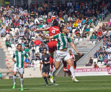Cordoba, İspanya - 17 Mart: charles dias oliveira r(9) eylem sırasında maç lig cordoba(w) vs almeria (r)(4-1) baş melek üzerinde 17 Mart 2013 cordoba İspanya Belediye Stadyumu