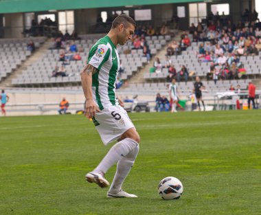 Cordoba, İspanya - Mart 17:armando lozano w(5) eylem sırasında maç lig cordoba(w) vs almeria (r)(4-1) baş melek üzerinde 17 Mart 2013 cordoba İspanya Belediye Stadyumu