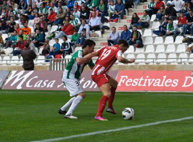 Cordoba, İspanya - 17 Mart: carlos calvo sobrado r(19) eylem sırasında maç lig cordoba(w) vs almeria (r)(4-1) baş melek üzerinde 17 Mart 2013 cordoba İspanya Belediye Stadyumu