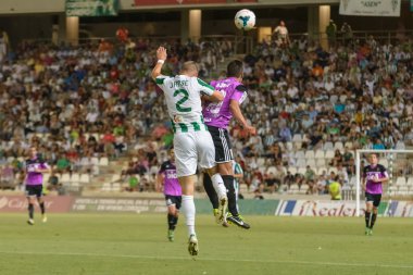 Cordoba, İspanya - Ağustos 18: jens janse w(2) maçı lig cordoba (w) vs ponferradina sırasında eylem (b)(1-0) baş melek on Ağustos 18, Belediye Stadı nda 2013 cordoba, İspanya