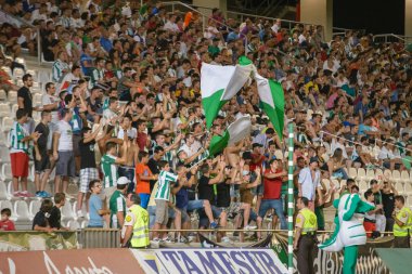 Cordoba, İspanya - Ağustos 18: pedro antonio sanchez w(15) maçı lig cordoba (w) vs ponferradina sırasında eylem (b)(1-0) baş melek on Ağustos 18, Belediye Stadı nda 2013 yılında cordoba spai