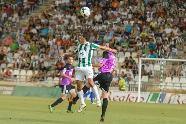 Cordoba, İspanya - Ağustos 18: pedro antonio sanchez w(15) maçı lig cordoba (w) vs ponferradina sırasında eylem (b)(1-0) baş melek on Ağustos 18, Belediye Stadı nda 2013 yılında cordoba spai — Stok fotoğraf