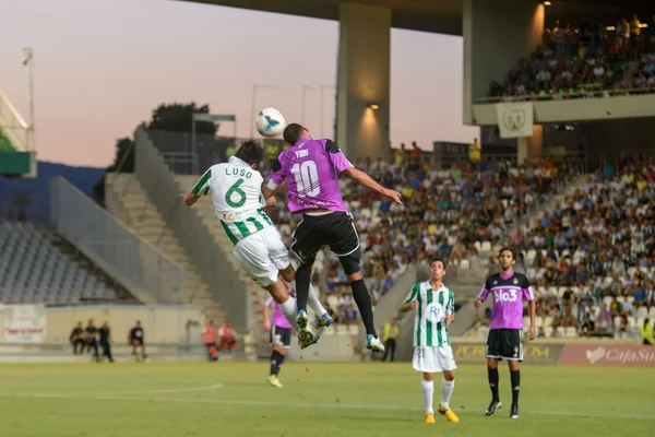 Cordoba, İspanya - Ağustos 18: pedro antonio sanchez w(15) maçı lig cordoba (w) vs ponferradina sırasında eylem (b)(1-0) baş melek on Ağustos 18, Belediye Stadı nda 2013 yılında cordoba spai