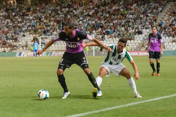 CORDOBA, ESPAÑA - 18 DE AGOSTO: Yuri B (10) en acción durante el partido Córdoba (W) vs Ponferradina (B) (1-0) en el Estadio Municipal del Arcángel el 18 de agosto de 2013 en Córdoba España — Foto de Stock