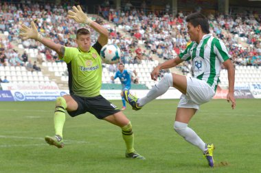 Cordoba, Spanje - 29 september: ulises davila w(10) in actie tijdens de wedstrijd league cordoba (w) vs girona (b)(2-0) in het gemeentelijk stadion van de aartsengel op 29 september 2013 in cordoba Spanje