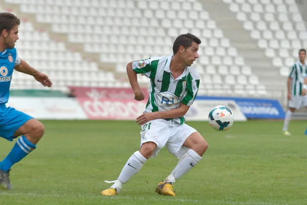 Cordoba, Španělsko - 29. září: carlos caballero w(21) v akci během utkání ligy cordoba (w) vs girona (b)(2-0) na městském stadionu archanděla na 29 září 2013 v cordoba Španělsko — Stock fotografie