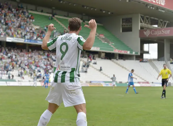 CORDOBA, ESPANHA - SETEMBRO 29: Xisco W (9) em ação durante o jogo liga Córdoba (W) vs Girona (B) (2-0) no Estádio Municipal do Arcanjo em 29 de setembro de 2013 em Córdoba Espanha — Fotografia de Stock