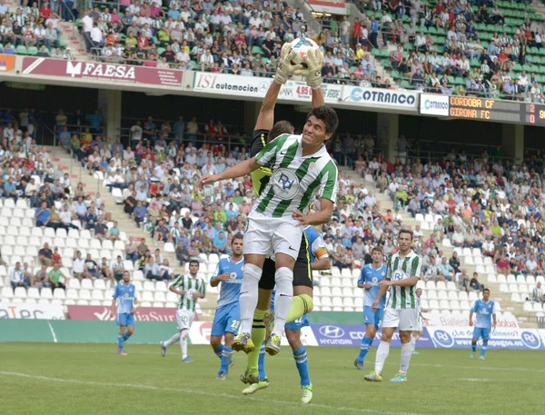 Cordoba, Spanje - 29 september: ulises davila w(10) in actie tijdens de wedstrijd league cordoba (w) vs girona (b)(2-0) in het gemeentelijk stadion van de aartsengel op 29 september 2013 in cordoba Spanje