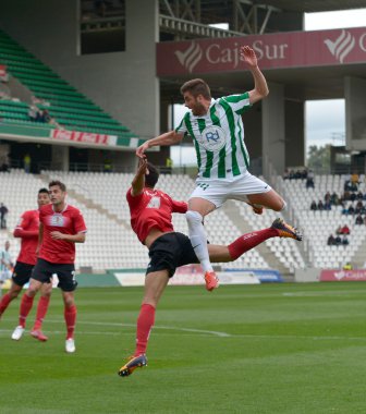 Cordoba, İspanya - 29 Mart: maç sırasında eylem pelayo w(24) Ligi cordoba (w) vs murcia (r)(1-1) baş melek 29 Mart 2014 tarihinde Belediye Stadyumu