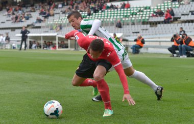 Cordoba, İspanya - 29 Mart: maç sırasında eylem pinillos w(29) Ligi cordoba (w) vs murcia (r)(1-1) baş melek 29 Mart 2014 tarihinde Belediye Stadyumu