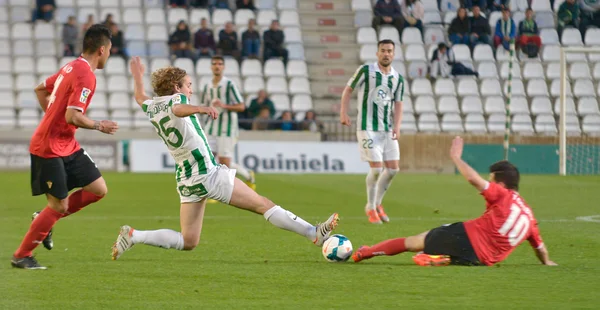 Cordoba, Španělsko - 29. března: mendigutxia w(35) v akci během zápasu ligy cordoba (w) vs murcia (r)(1-1) na městském stadionu archanděla na 29 března 2014 — Stock fotografie