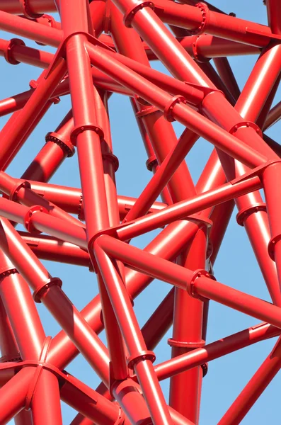 Tubo rojo utilizado en la arquitectura — Foto de Stock