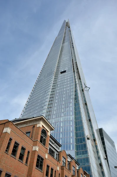 Podívala se na Londýn shard — Stock fotografie