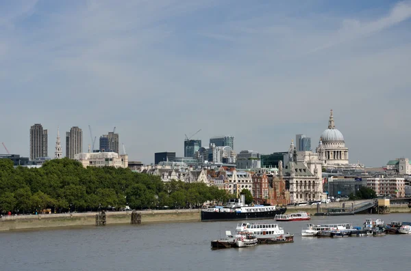 View from Waterloo Bridge to East — Stock Photo, Image