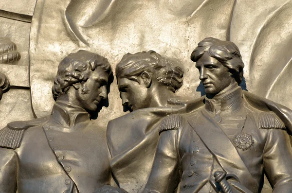Bronzen verlichting op basis van Nelson kolom — Stockfoto