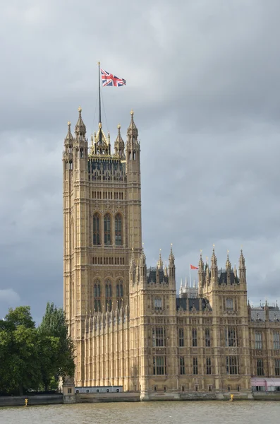 Westminster wieża z flagą — Zdjęcie stockowe