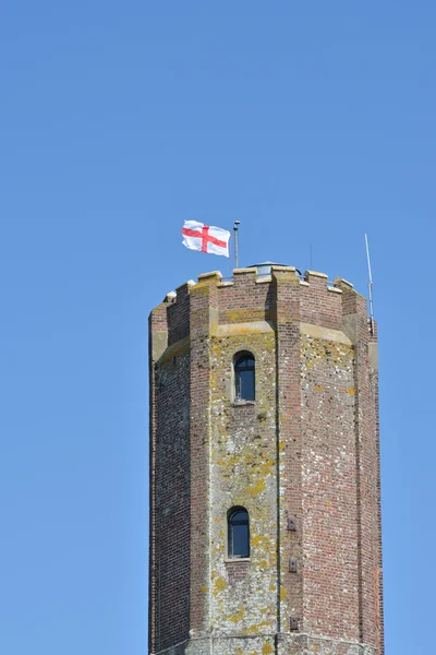 与英国国旗的城堡塔 — 图库照片