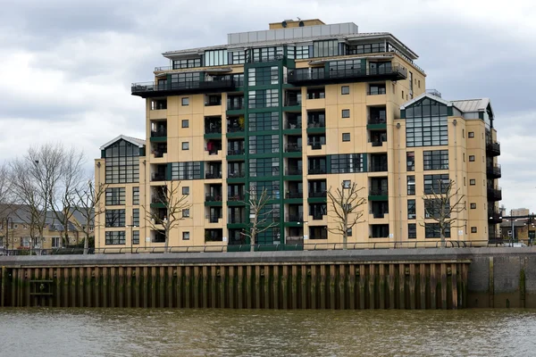 Modern Riverside Docklands Housing — ストック写真