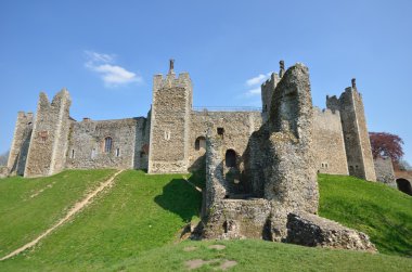 Castle ile ön duvar