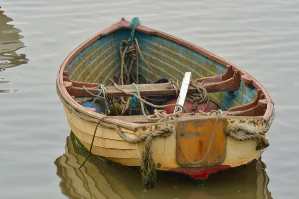 Old Dingy with ropes — Stock Photo, Image