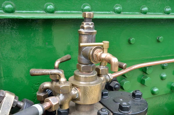 Dettaglio rubinetto in ottone su motore a vapore — Foto Stock