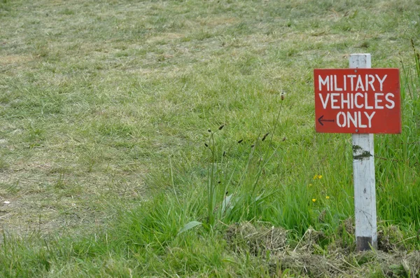 Veicolo militare solo segno — Foto Stock