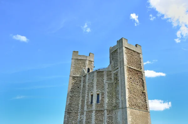 Нормандский замок на фоне неба — стоковое фото