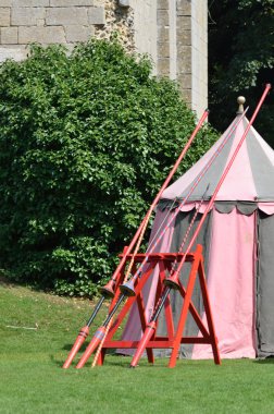 satır üzerinde çadır mızrak dövüşü mızrak