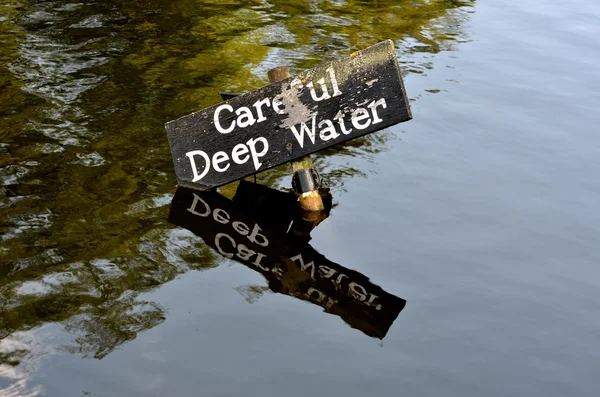 Signo de aguas profundas —  Fotos de Stock