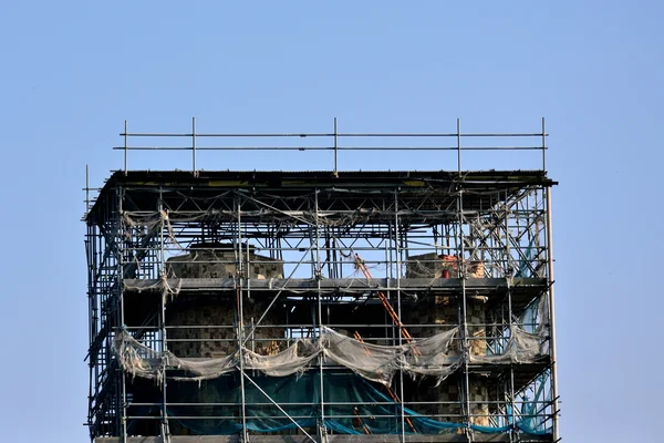 Large tower being restored — Stock Photo, Image