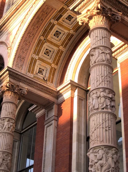 Columna y arco victoriano —  Fotos de Stock