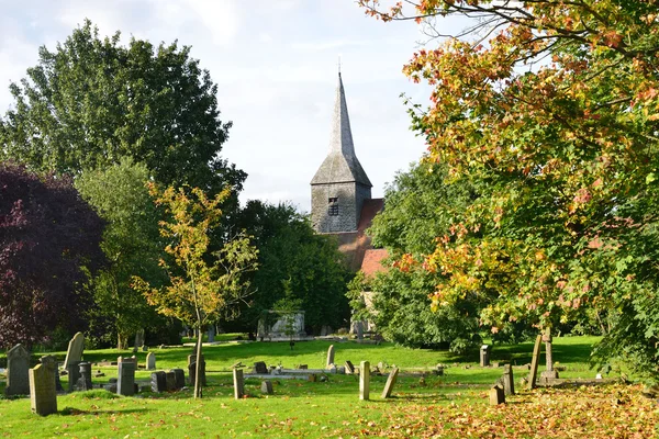 Churchyard Inglês no Outono — Fotografia de Stock