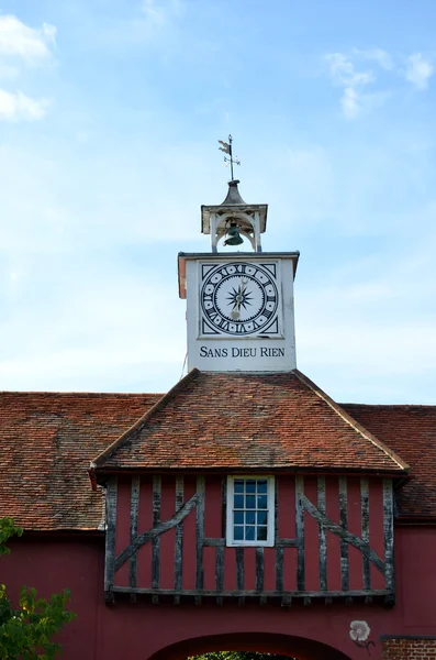 Elizabethan Clock Tower in Portrait — Stock Photo, Image