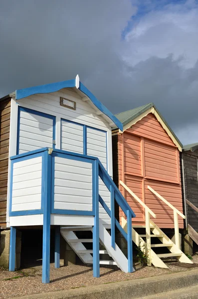 Два англійські пляж хатини — стокове фото