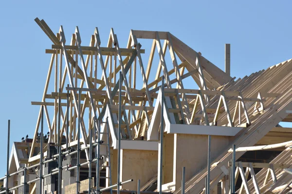 Houten dak in aanbouw — Stockfoto
