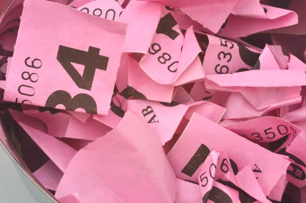 piyango bileti kadar haddelenmiş