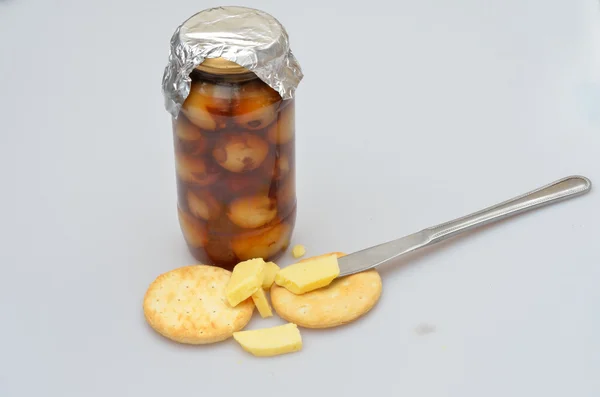 Jar of home made pickled onions cheese and biscuits and knife — Stock Photo, Image