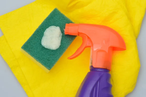 Cleaning bottle and fluid with sponge and cloth — Stock Photo, Image