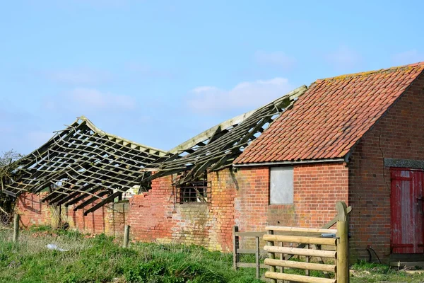 Collapsed roof and barn — Stock Photo, Image