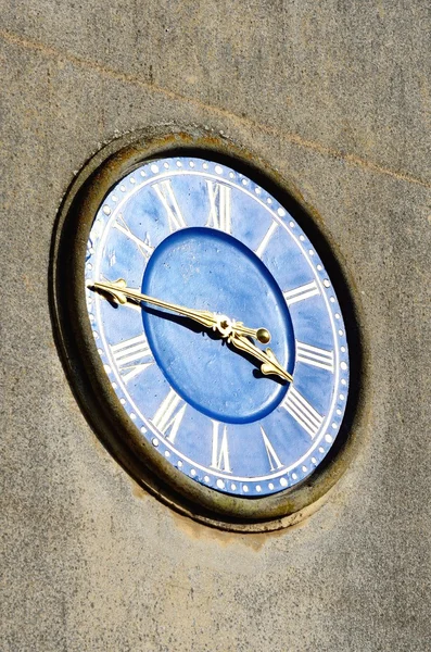 Romam tarzı kilise saati — Stok fotoğraf