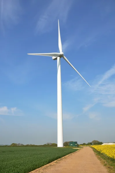Větrná turbína v terénu — Stock fotografie