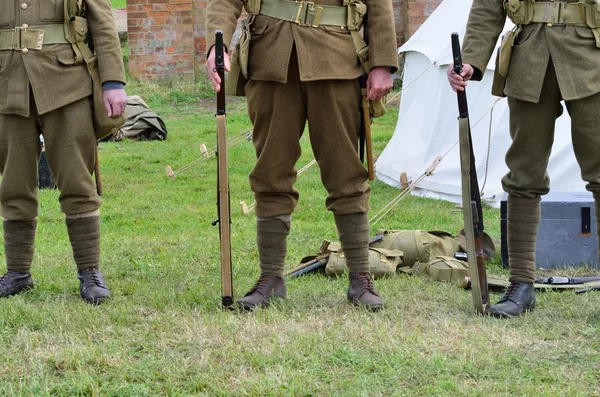 Drei Soldaten stehen — Stockfoto