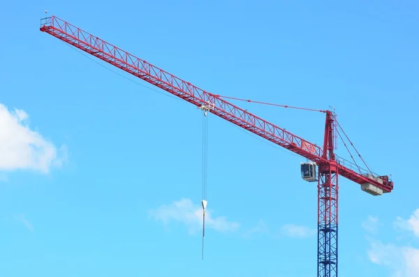 Red and blue construction crane — Stock Photo, Image